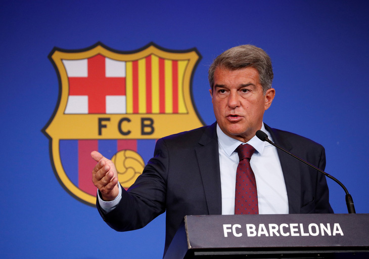 Chủ tịch Barca: Ký hợp đồng với Messi là mạo hiểm với đội bóng - Ảnh 1.