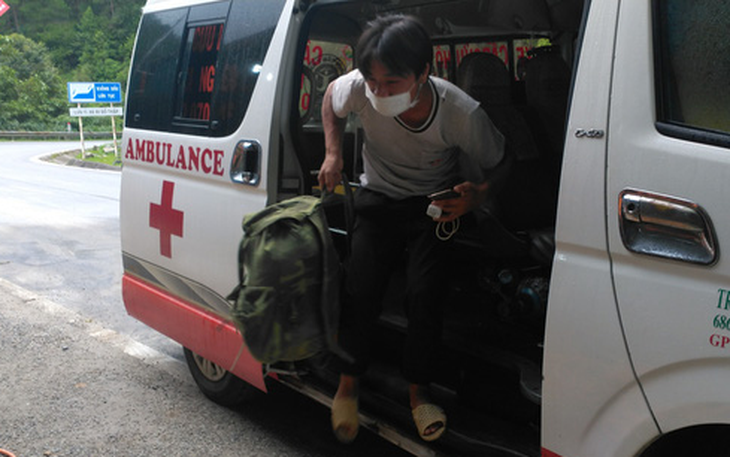 Tính đi bộ từ Quảng Nam về Lai Châu, 4 người được dân Quảng Bình giúp chuyến xe về quê