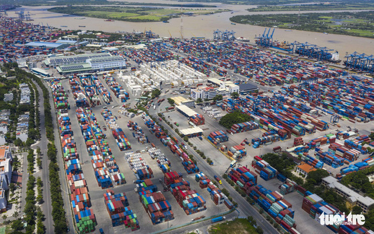 Chính phủ yêu cầu gấp rút gỡ ùn tắc hàng hóa ở cảng Cát Lái - Ảnh 1.
