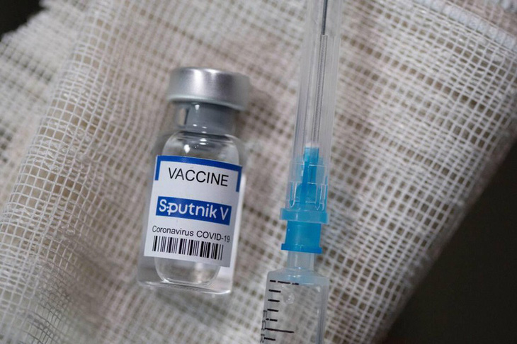 Thủ tướng giao Bộ Y tế hỗ trợ Vimedimex mua vắc xin Sputnik V - Ảnh 1.