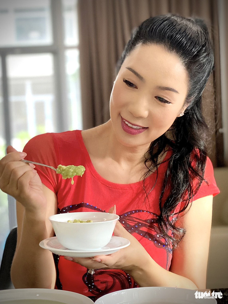 Trịnh Kim Chi bật mí bí quyết nấu bún riêu ốc, trứng ngâm nước tương, chè hạt điều, yaourt phô mai - Ảnh 2.