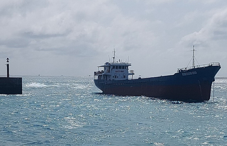 Tàu Minh Khang gặp nạn ở biển Phú Quý, khẩn trương ứng phó sự cố tràn dầu - Ảnh 1.