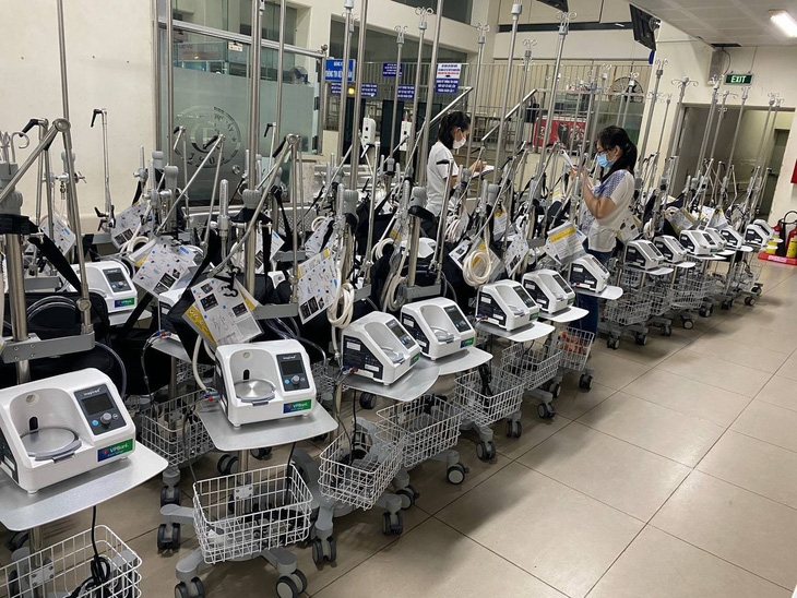VPBank chi viện khẩn cấp thêm 1.000 máy thở oxy dòng cao  cho ‘tâm dịch’ phía Nam - Ảnh 1.
