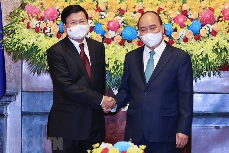 Chủ tịch nước Nguyễn Xuân Phúc lên đường thăm hữu nghị chính thức Lào - Ảnh 2.