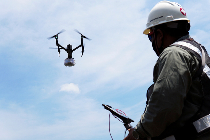 Indonesia dùng drone giao hàng cho bệnh nhân COVID-19 tại nhà - Ảnh 2.