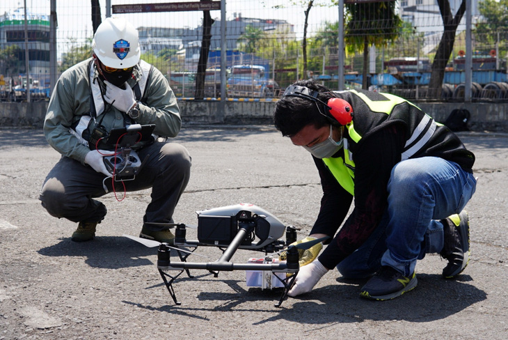 Indonesia dùng drone giao hàng cho bệnh nhân COVID-19 tại nhà - Ảnh 3.
