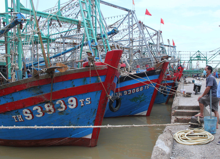 Đã tìm thấy 3 tàu cá của ngư dân Thanh Hóa mất liên lạc khi vào bờ tránh bão - Ảnh 1.