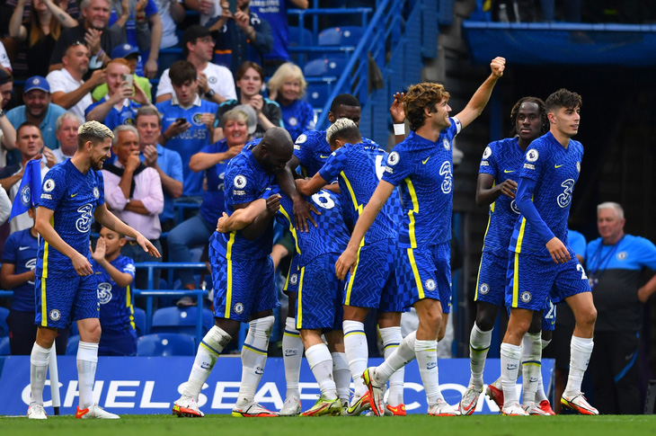 Lukaku lập cú đúp, Chelsea chia sẻ ngôi đầu bảng với Man Utd - Ảnh 2.