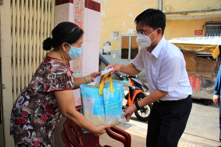 Bộ Tài chính tặng 6.000 túi an sinh cho người dân khó khăn tại TP.HCM - Ảnh 1.