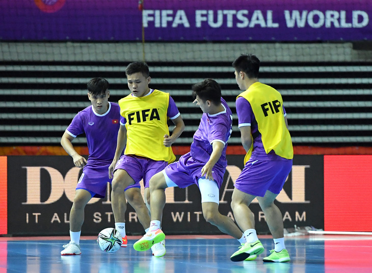 Tuyển futsal Việt Nam lạc quan chờ đấu Brazil - Ảnh 1.