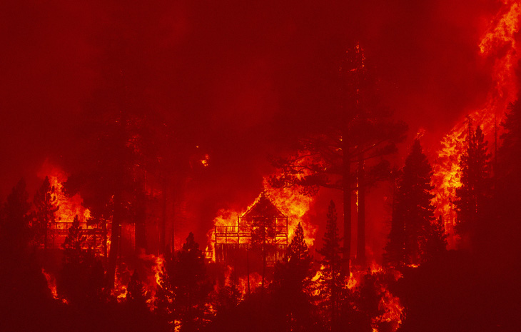 California kích hoạt luật thời chiến để ứng phó cháy rừng - Ảnh 1.