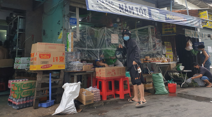 Cước giao hàng nhiều khi cao hơn giá hàng, khách đổ sang mua bán chui - Ảnh 1.
