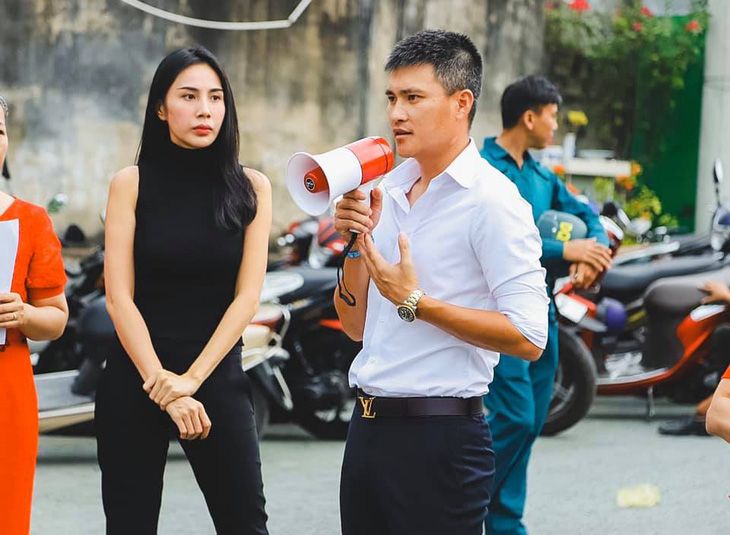 Công Vinh - Thủy Tiên hẹn chiều 17-9 tung sao kê trực tiếp tại ngân hàng - Ảnh 1.