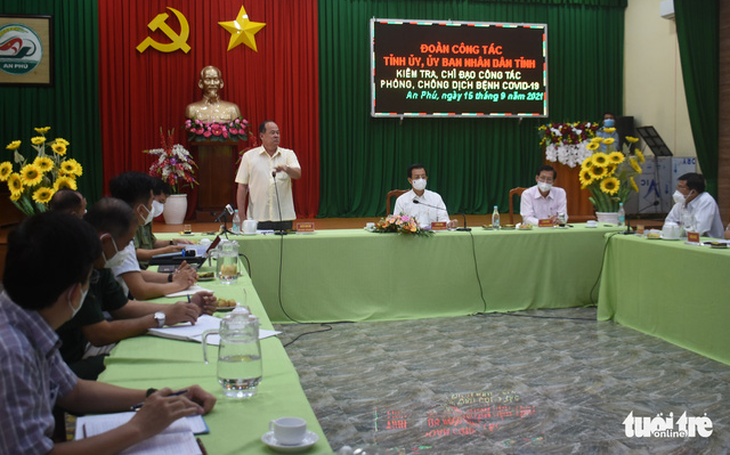 Bị Thủ tướng ‘điểm danh’ lúc nửa đêm, An Giang họp khẩn cấp với 4 huyện, thành phố - Ảnh 1.