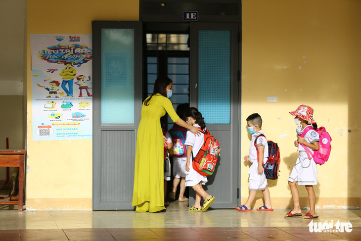 500.000 học sinh Bình Dương nhập học trực tuyến, 150.000 học sinh Hà Tĩnh trở lại trường học - Ảnh 3.