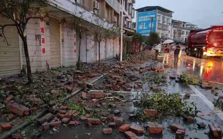 Động đất mạnh làm rung chuyển Tứ Xuyên, ít nhất 2 người chết