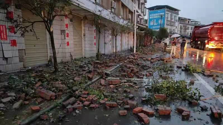 Động đất mạnh làm rung chuyển Tứ Xuyên, ít nhất 2 người chết - Ảnh 1.