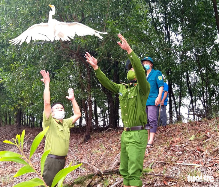 Ngăn chặn nạn săn bắt, trả lại bình yên cho đàn chim trời mùa di cư - Ảnh 4.