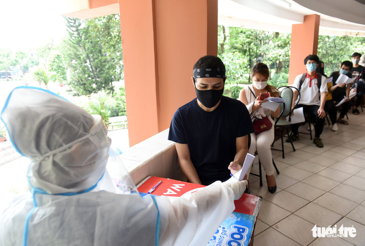 Quận Tân Bình, TP.HCM tiêm vắc xin mũi 2 không cần lên danh sách trước - Ảnh 3.