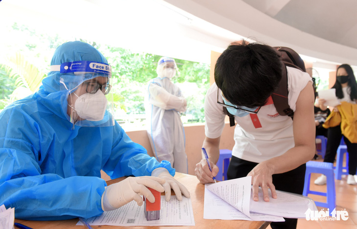 Quận Tân Bình, TP.HCM tiêm vắc xin mũi 2 không cần lên danh sách trước - Ảnh 5.