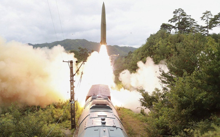 Triều Tiên phóng vật thể bay nghi là tên lửa đạn đạo ra biển Nhật Bản
