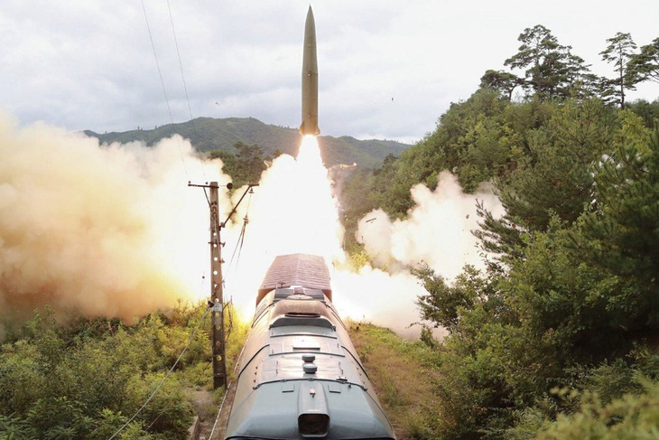 Triều Tiên phóng vật thể bay nghi là tên lửa đạn đạo ra biển Nhật Bản - Ảnh 1.