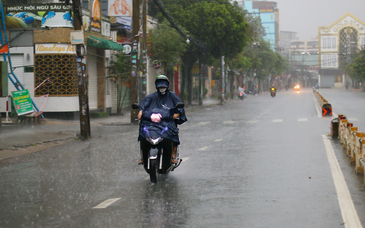 Đầu tuần tới, TP.HCM có mưa to kèm dông gió nguy hiểm