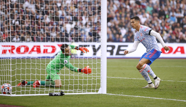Ronaldo lập công, De Gea cản phạt đền giúp Man Utd ngược dòng kịch tính - Ảnh 3.