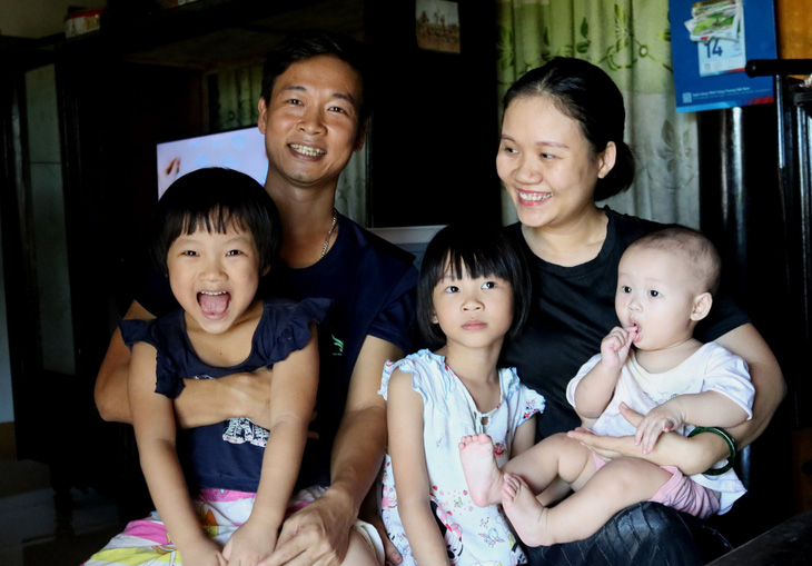 Bán mảnh đất, hai vợ chồng dành 2 tỉ mua thiết bị y tế giúp Quảng Bình chống dịch - Ảnh 1.