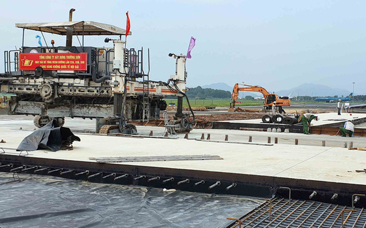 Cảnh cáo 2 nhà thầu dự án cải tạo, nâng cấp đường băng sân bay Nội Bài - Ảnh 1.
