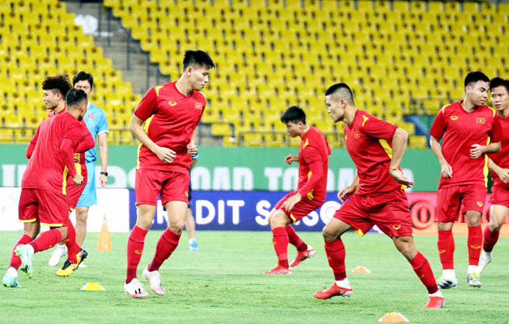 Đội tuyển Việt Nam làm quen với sân thi đấu King Saud University - Ảnh 5.