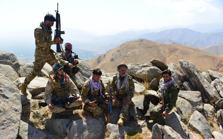 Đàm phán thất bại, Taliban vây hãm căn cứ quân kháng chiến