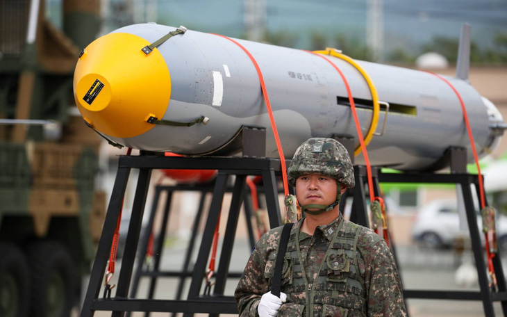 Hàn Quốc phát triển tên lửa đạn đạo mang đầu đạn 3 tấn răn đe Triều Tiên