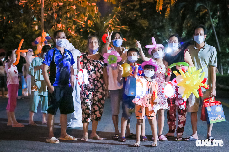34 em nhỏ nhún nhảy tận hưởng Đêm hội trăng rằm tại Bệnh viện Trưng Vương - Ảnh 8.