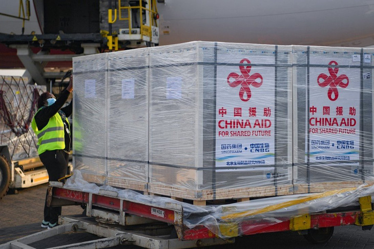 Trung Quốc cần minh bạch hơn để có thể xuất khẩu vắc xin COVID-19 hàng đầu thế giới - Ảnh 1.