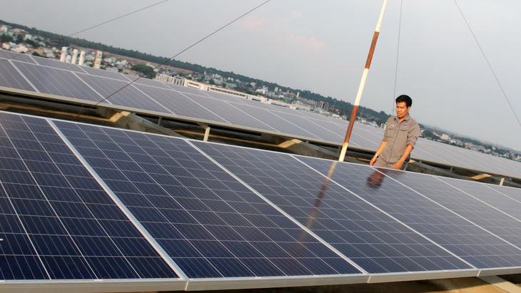 Chủ đầu tư điện mặt trời dọa kiện các công ty điện lực vì bị cắt giảm sản lượng - Ảnh 1.