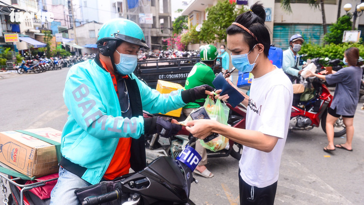 Sức mua tăng mạnh, kênh giao hàng vẫn chưa đáp ứng được - Ảnh 1.