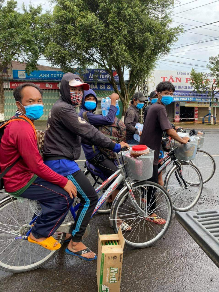 12 ngư dân đạp xe từ Nam Định về Kiên Giang, sắp được đón về quê - Ảnh 3.