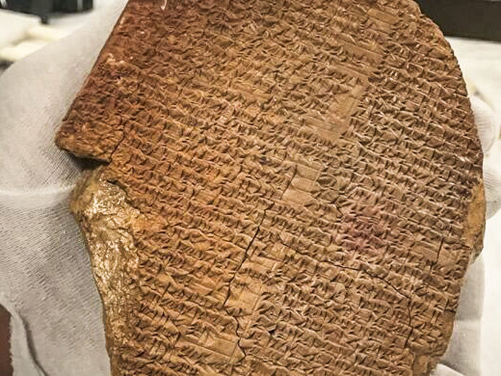 Mỹ trao trả Iraq phiến đất sét cổ 3.500 năm trước đây khắc sử thi Gilgamesh - Ảnh 1.