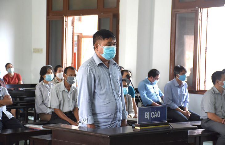 Xét xử 18 bị cáo vụ lộ đề thi công chức tại tỉnh Phú Yên - Ảnh 4.