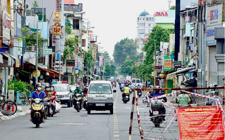 Đi lại và ra vào TP.HCM sau ngày 1-10: Xe gắn máy thì sao? Chưa tiêm vắc xin như thế nào?