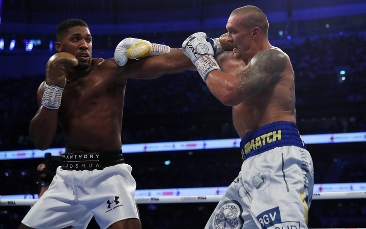 Anthony Joshua nói gì khi mất hết 4 đai vô địch vào tay Usyk?