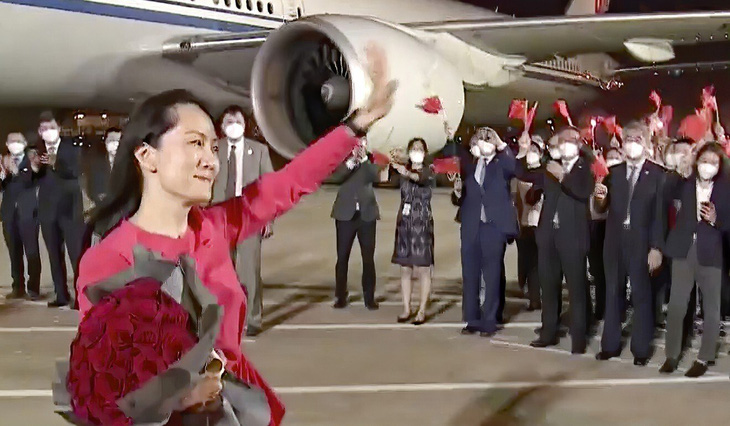 Vợ chồng công chúa Huawei hét lên yêu nhau làm dân Trung Quốc hoan hỉ - Ảnh 3.