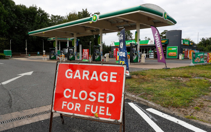 Các trạm xăng ở Anh cạn kiệt nguồn nhiên liệu