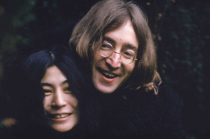 Ghi âm cuộc trò chuyện của vợ chồng John Lennon được bán với giá hơn 58.000 USD - Ảnh 1.