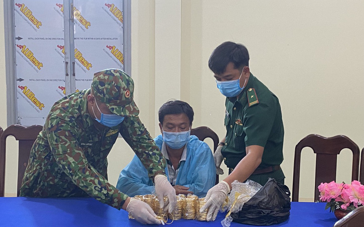 Điều tra vụ vận chuyển 2,2kg kim loại nghi là vàng trị giá hơn 2,7 tỉ qua Campuchia
