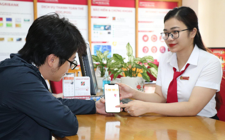 Quảng Trị: 62% khách hàng lựa chọn phương thức thanh toán tiền điện qua ngân hàng