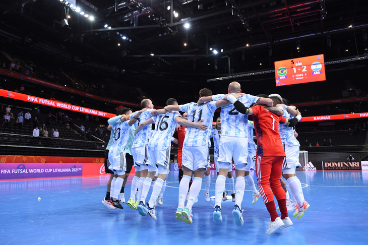 Đánh bại Brazil, Argentina giành vé vào chung kết Futsal World Cup 2021 - Ảnh 1.