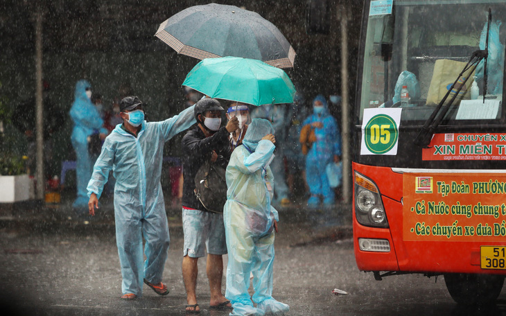 Hành trình nghĩa tình cùng 16.000 người dân Phú Yên về quê an toàn