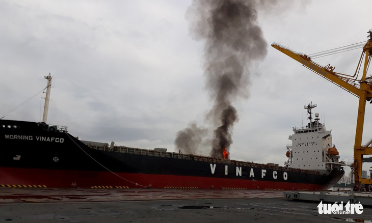Cháy container trong hầm tàu Morning Vinafco ở cảng Bến Nghé - Ảnh 1.